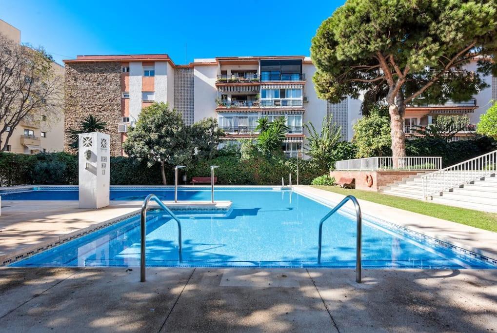 Central Beach Apartment With Free Parking And Pool 마르베야 외부 사진